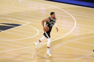 【现场】扬尼斯统治全场 雄鹿力克雷霆问鼎NBA杯