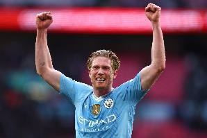 开云-内维尔：德布劳内绝对是自己位置上的最佳球员，他到达了英超顶峰