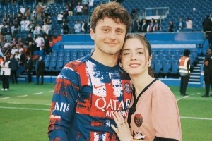 巴黎提前6轮夺冠！若奥-内维斯的19岁女友发文：为你感到骄傲